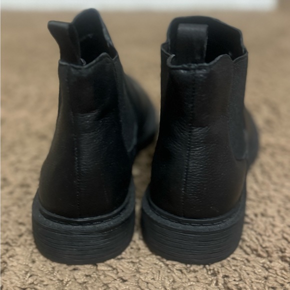 ❌SOLD❌Kenneth Cole leather Chelsea boots. - Picture 4 of 5